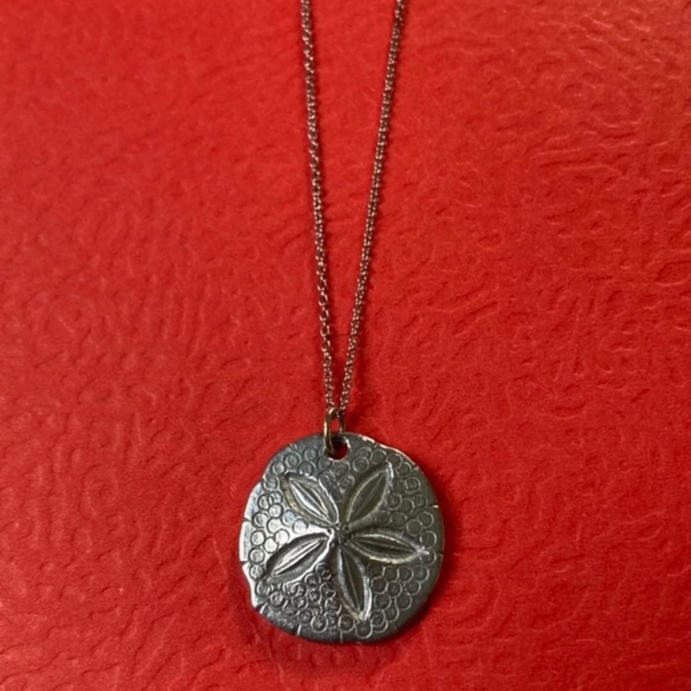 🎄Danforth Pewter Sand Dollar Pendant On Silver Tone Chain NWT!